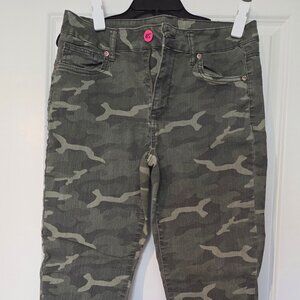 Maurices DenimFlex™ High Rise Camo Print Jegging PREOWNED SIZE LARGE REG